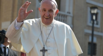 Caiado decreta luto oficial de sete dias pela morte do Papa Francisco